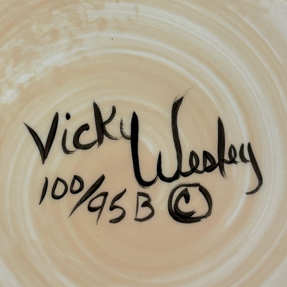 Vicky Wesley Hand Painted Signed & Numbered Plate Grapevine Pattern 11.25” - Picture 3 of 5